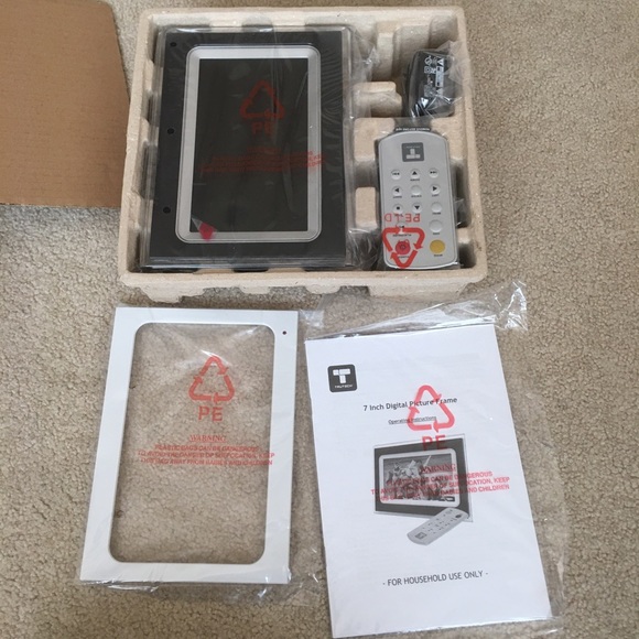 TruTech 7” Digital Photo Frame w/Remote - Picture 4 of 6